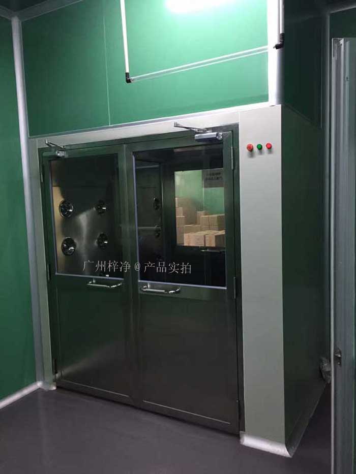 風(fēng)淋室（又名空氣浴塵室、風(fēng)淋房、風(fēng)淋門、空氣吹淋室、AIR SHOWER，風(fēng)淋設(shè)備，風(fēng)淋機(jī)之類）