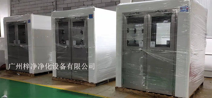 在潔凈室領(lǐng)域,風(fēng)淋室作為一種關(guān)鍵的空氣凈化設(shè)備 在潔凈室領(lǐng)域,風(fēng)淋室作為一種關(guān)鍵的空氣凈化設(shè)備