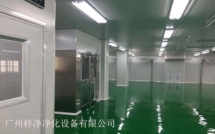 風淋室安裝在潔凈室入口是確保潔凈室、提高工作效率和保障人員安全的重要措施。