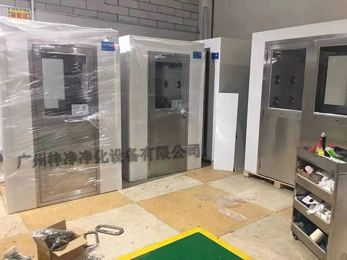 風(fēng)淋室的類型繁多,不同類型的風(fēng)淋室適用于不同的場合和需求 風(fēng)淋室的類型繁多,不同類型的風(fēng)淋室適用于不同的場合和需求