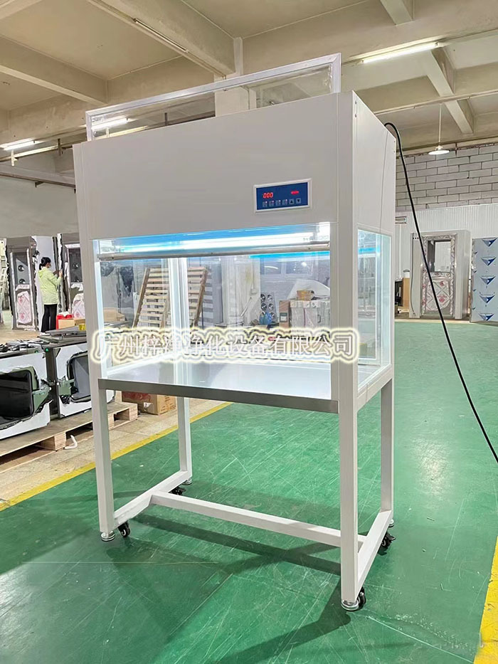 潔凈工作臺的尺寸應根據操作人員的需求而定，形狀一般采用矩形或圓形，便于操作。